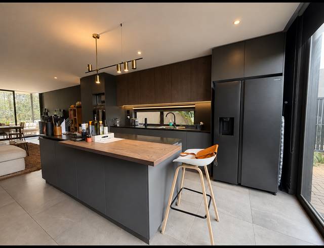 3 BEDROOM APARTMENT FOR SALE IN SHEFFIELD BEACH